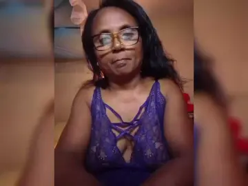 Hotmomsexy  live sex cam