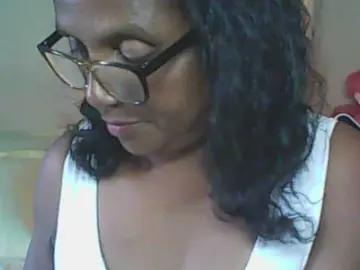 Hotmomsexy  live sex cam