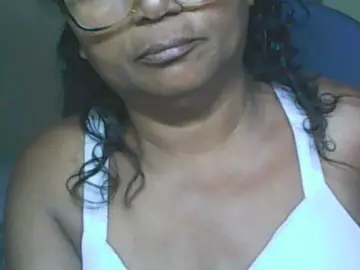 Hotmomsexy  live sex cam