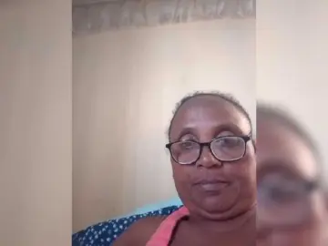 Hotmomsexy  live sex cam