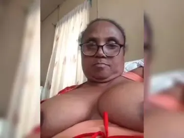 Hotmomsexy  live sex cam