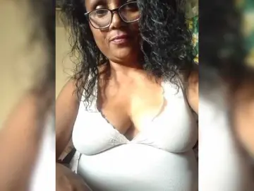 Hotmomsexy  live sex cam