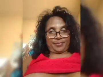Hotmomsexy  live sex cam