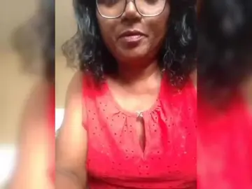 Hotmomsexy  live sex cam