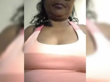 Hotmomsexy  live sex cam