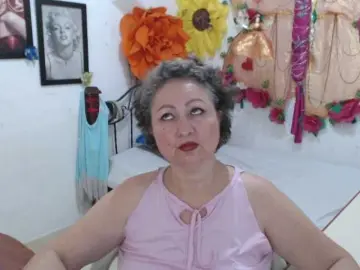 LADYQUEEN520  live sex cam