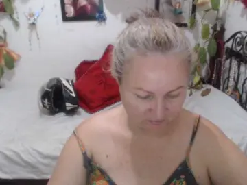 LADYQUEEN520  live sex cam