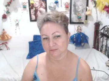 LADYQUEEN520  live sex cam