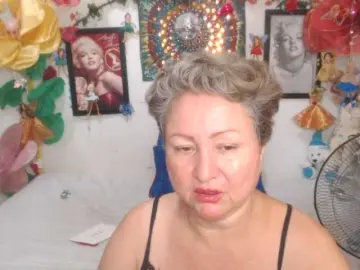 LADYQUEEN520  live sex cam