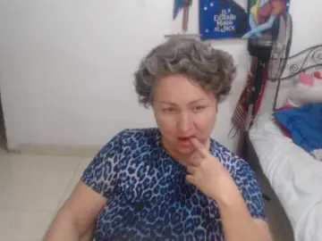 LADYQUEEN520  live sex cam