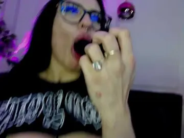 RavenFoxy  live sex cam