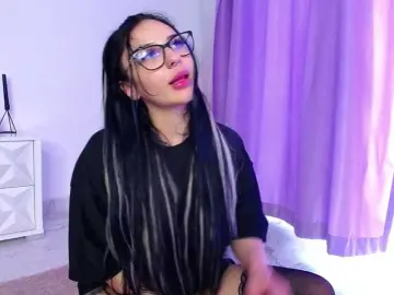 RavenFoxy  live sex cam