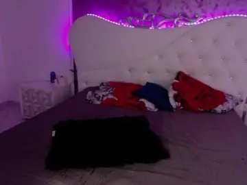 RavenFoxy  live sex cam