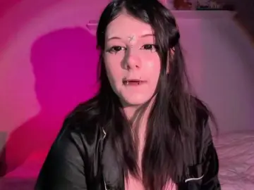 Kitsune-vamp  live sex cam