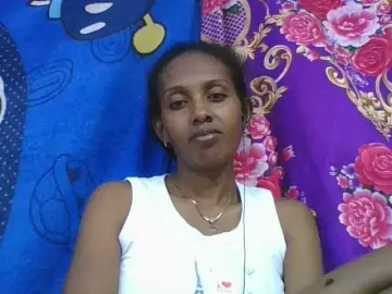 Ninie1a  live sex cam