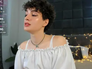 AdelinePerle  live sex cam