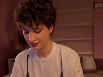 AdelinePerle  live sex cam