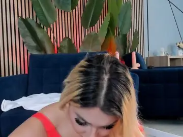 CurvyyVanessa  live sex cam