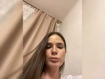 EmiliKiiir  live sex cam