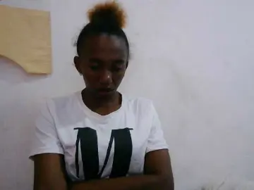 Sinah  live sex cam
