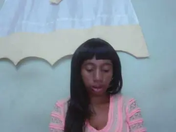 Sinah  live sex cam