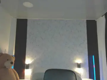 Crazy-babyy  live sex cam