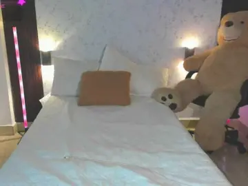 Crazy-babyy  live sex cam