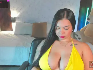 Crazy-babyy  live sex cam