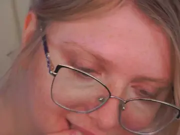 KiraKolobok  live sex cam