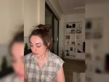 Bubble-gum122  live sex cam