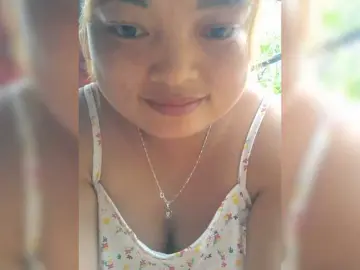 Lyna2k  live sex cam