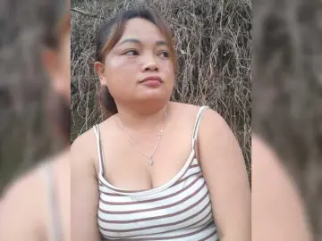 Lyna2k  live sex cam