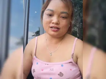 Lyna2k  live sex cam