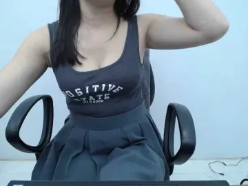 Lady-Young  live sex cam