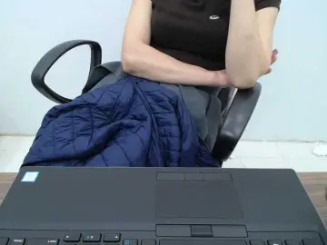 Lady-Young  live sex cam