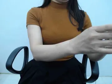 Lady-Young  live sex cam