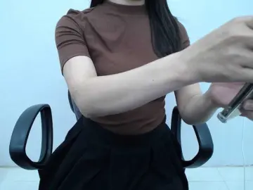 Lady-Young  live sex cam