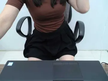 Lady-Young  live sex cam