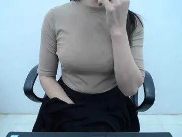 Lady-Young  live sex cam