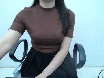 Lady-Young  live sex cam