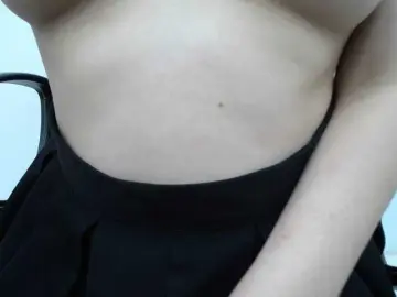 Lady-Young  live sex cam