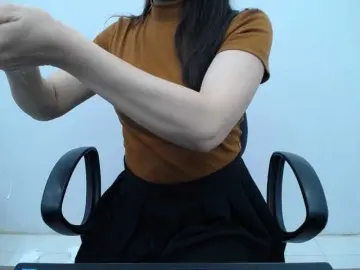 Lady-Young  live sex cam