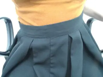 Lady-Young  live sex cam