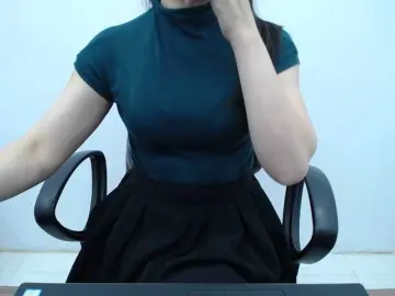 Lady-Young  live sex cam