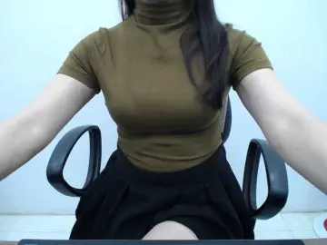 Lady-Young  live sex cam