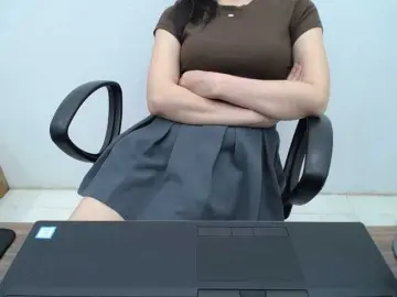 Lady-Young  live sex cam