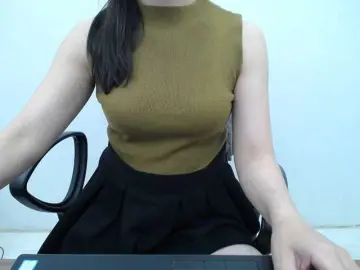 Lady-Young  live sex cam