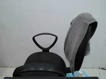 Lady-Young  live sex cam