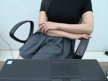 Lady-Young  live sex cam