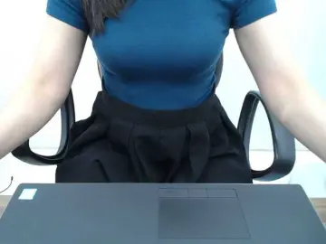 Lady-Young  live sex cam